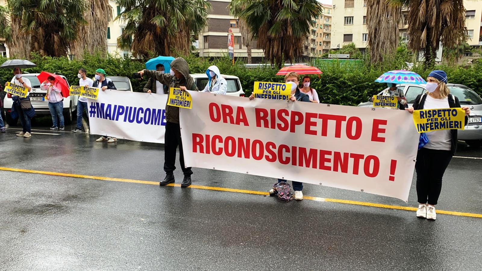 Gli infermieri italiani scendono in piazza